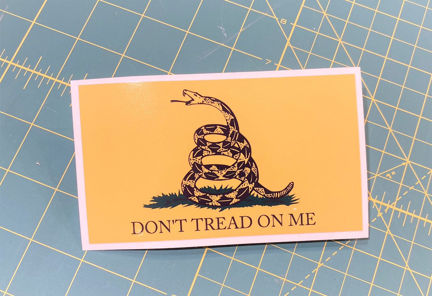 Don&#39;t Tread On Me Sticker Decal